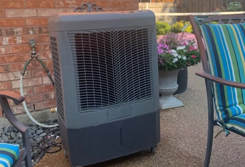 evaporative-swamp-cooler-hessaire-outdoors