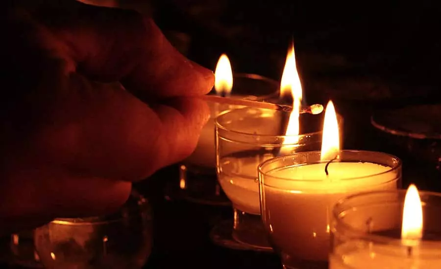 how many candles do you need to heat a room