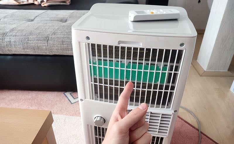 how does a portable air conditioner work